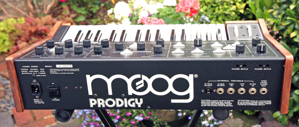 Moog_prodigy_003